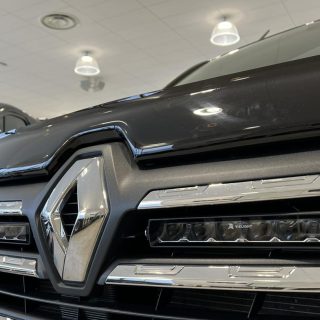Huvskydd Renault Trafic 2022+
