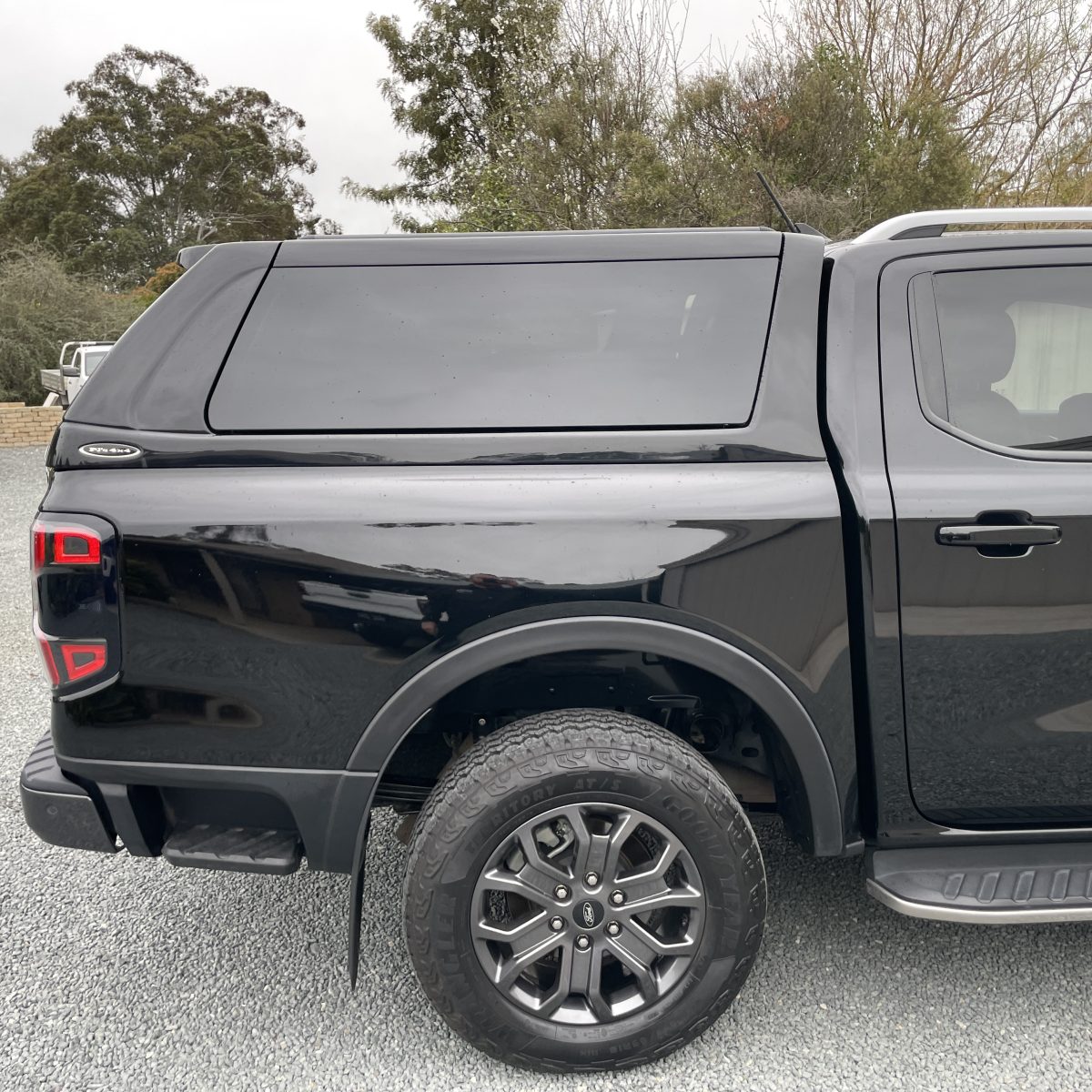 Flakkåpa Elite V5 Svart Ford Ranger 2024+