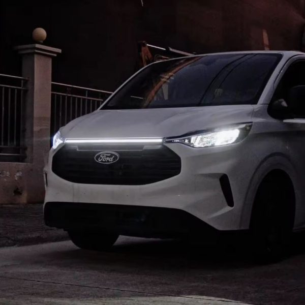 LED-list grill Ford Custom 2024+